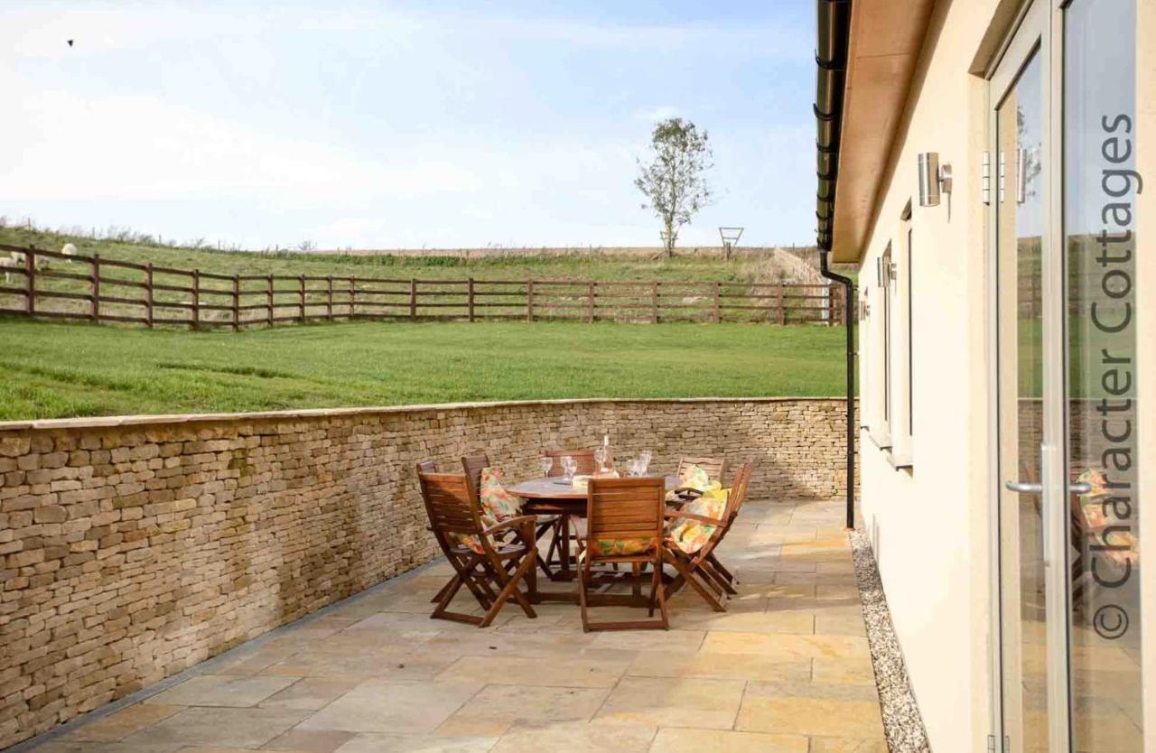 Flynn'S Barn Villa Aylworth Luaran gambar
